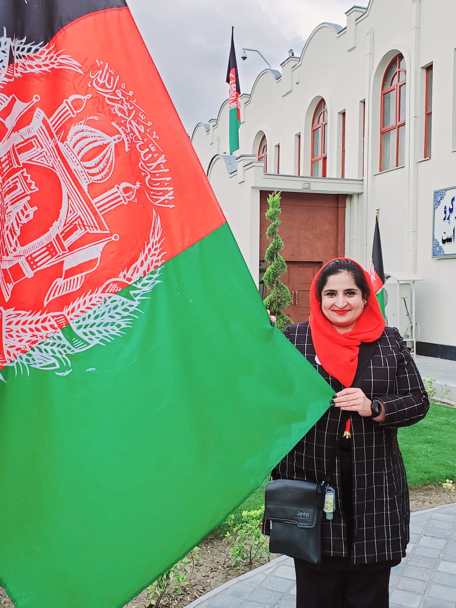 DrAnarkaliH's tweet photo. دا زمونږ زيبا وطن 
دا زمونږ ليلا وطن
دا وطن مو ځان دی 
دا افغانستان دی
دا دمينې کور زمونږ 
دا د پلرو ګور زمونږ
نه ورکوؤ چا لره 
دا د سترګو تور زمونږ
نه دی د بل چا وطن 
دا دی د شيرشاه وطن
دا وطن مو ځان دی 
دا افغانستان دی
دا وطن دی ځان زمونږ 
دا وطن ايمان زمونږ https://t.co/u3Z6N8jZBd