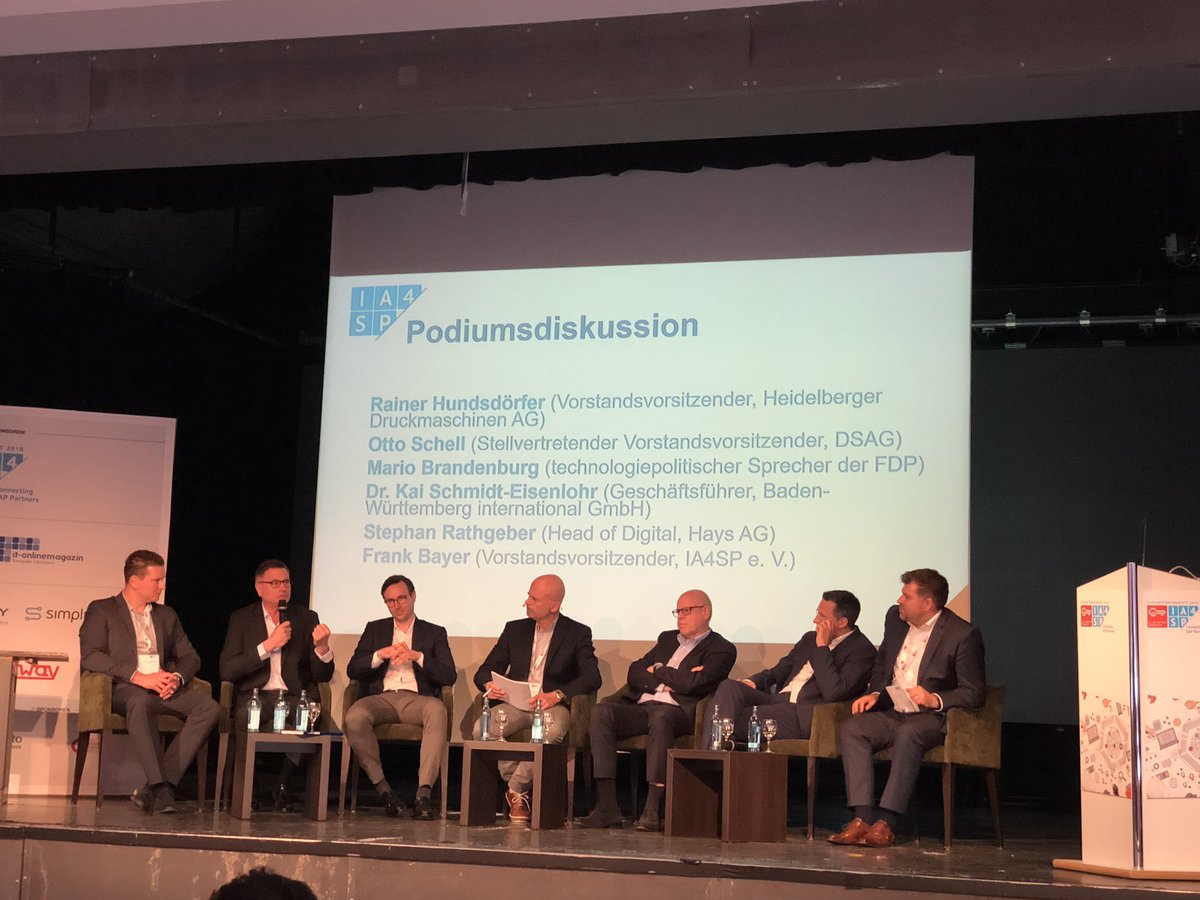 verclas's tweet photo. #ia4sp Zukunftswekstatt: Podium zu Erfolgsrezepten der Digitalisierung. „Die Digitalisierung ist ein Kulturwandel für die Arbeitswelt und Gesellschaft.“ https://t.co/xRZgq9U5Wy