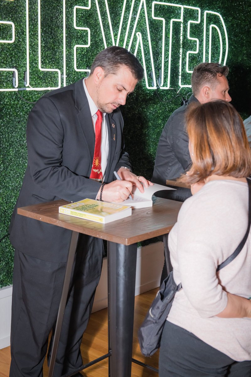 AutismAwakening's tweet photo. As promised, here are some highlights from @drskowron's appearance at the @GenRescue #ElevatedSummit in Chicago. We had such a great time, thank you to all who were involved! Photo Credit: Nicole Fields Photography & Framing #GetElevated #generationrescue #chicago #hope https://t.co/29BwrnuNrr