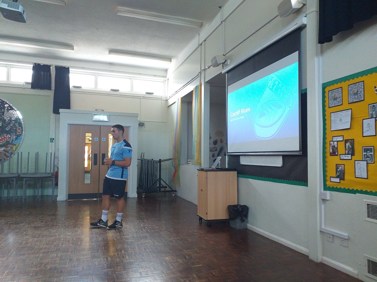 mrAndrewsY3pl's tweet photo. This afternoon, @cardiff_blues are our #openyoureyesweek visitors. We are finding out that they are more than just players and coaches! #aspire https://t.co/loh37w55yu