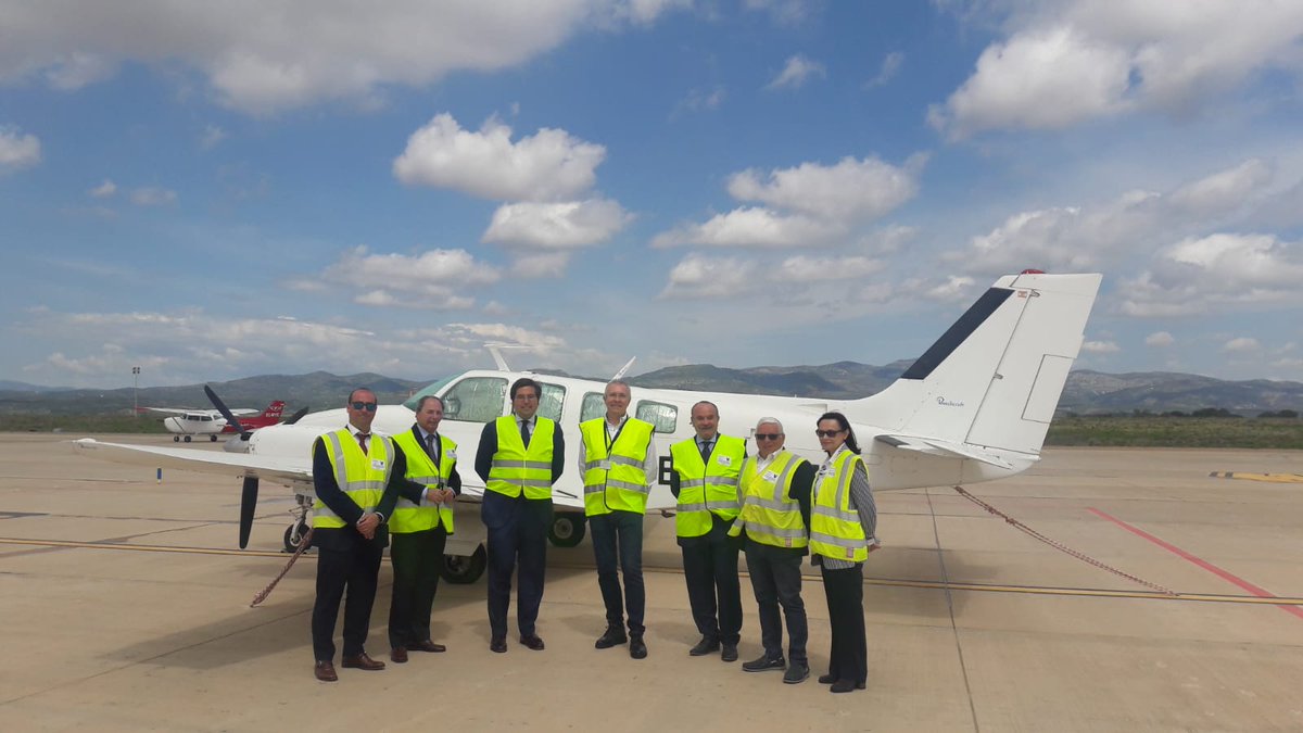 EuroairlinesS's tweet photo. Visita ayer en el Aeropuerto de Castellón a EUROAIRLINES por parte de la Junta Directiva de la Confederación Empresarial de la Comunitat Valenciana (CEV). Agradecemos su apoyo permanente. #clearedfordeparture #castellonap #euroairlines https://t.co/6Uht7o4aqH
