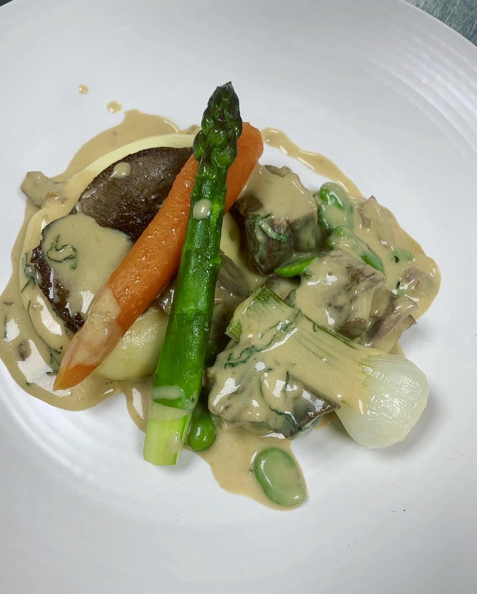 GHStockbridge's tweet photo. Wow! Last night was incredible! Honoured that @philiphoward8 joined us @GHStockbridge last night. Sensational food & wine, and an all-around fabulous evening ✨. Here’s a look at some of the dishes our diners enjoyed... #michelinstarchef #philhoward #guestchef #chefstable https://t.co/1fxsHuqIt6