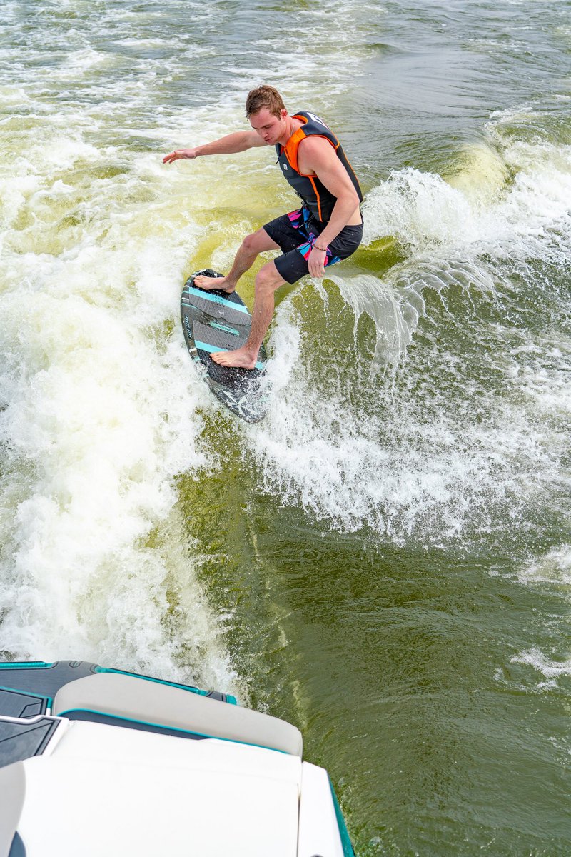 This is how we roll...
#Varatti #boats #wakesurfing #howweroll #wakeboat #wakesurfpics @implaisted #wakesurf #wednesdaymotivation