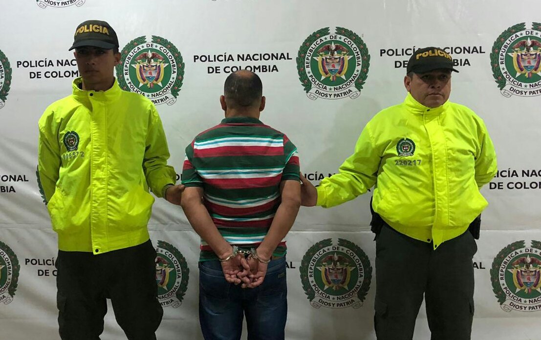 PoliciaQuindio's tweet photo. Un hombre de 49 años de edad fue capturado en las últimas horas por hurto mediante delito informático, este sujeto fue dejado a disposición de la autoridad competente #Quindío #TodosContraElHurto https://t.co/3by7juebwQ