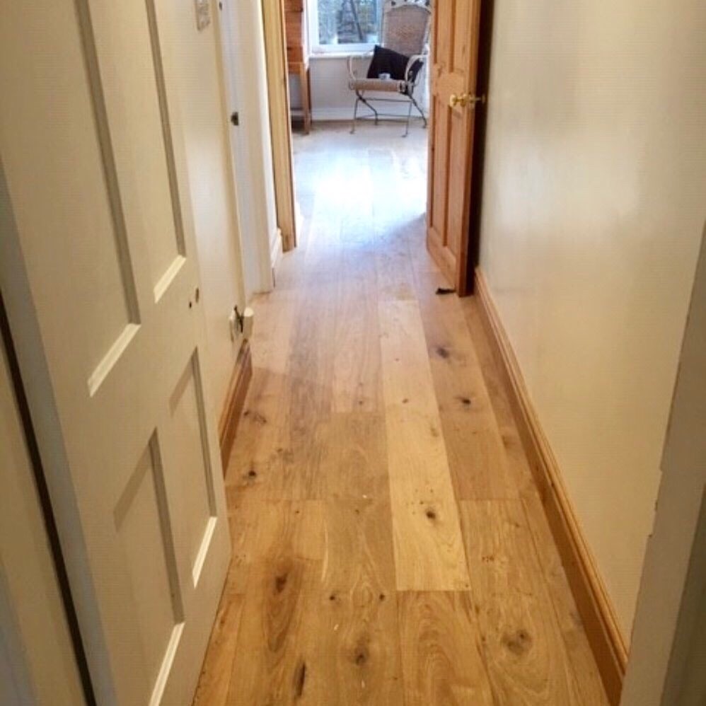 toolsandtimber's tweet photo. A recent fitting in Keswick of some beautiful Oak Flooring 😁
Milan Oak Oiled Engineered Flooring 189x20mm supplied &amp; dotted throughout the downstairs areas-lounge, hallways, kitchen, dining room &amp; conservatory 😮
#oakflooring #joinery #cumbria #interiordecor #housebuild https://t.co/4CurRhplKs