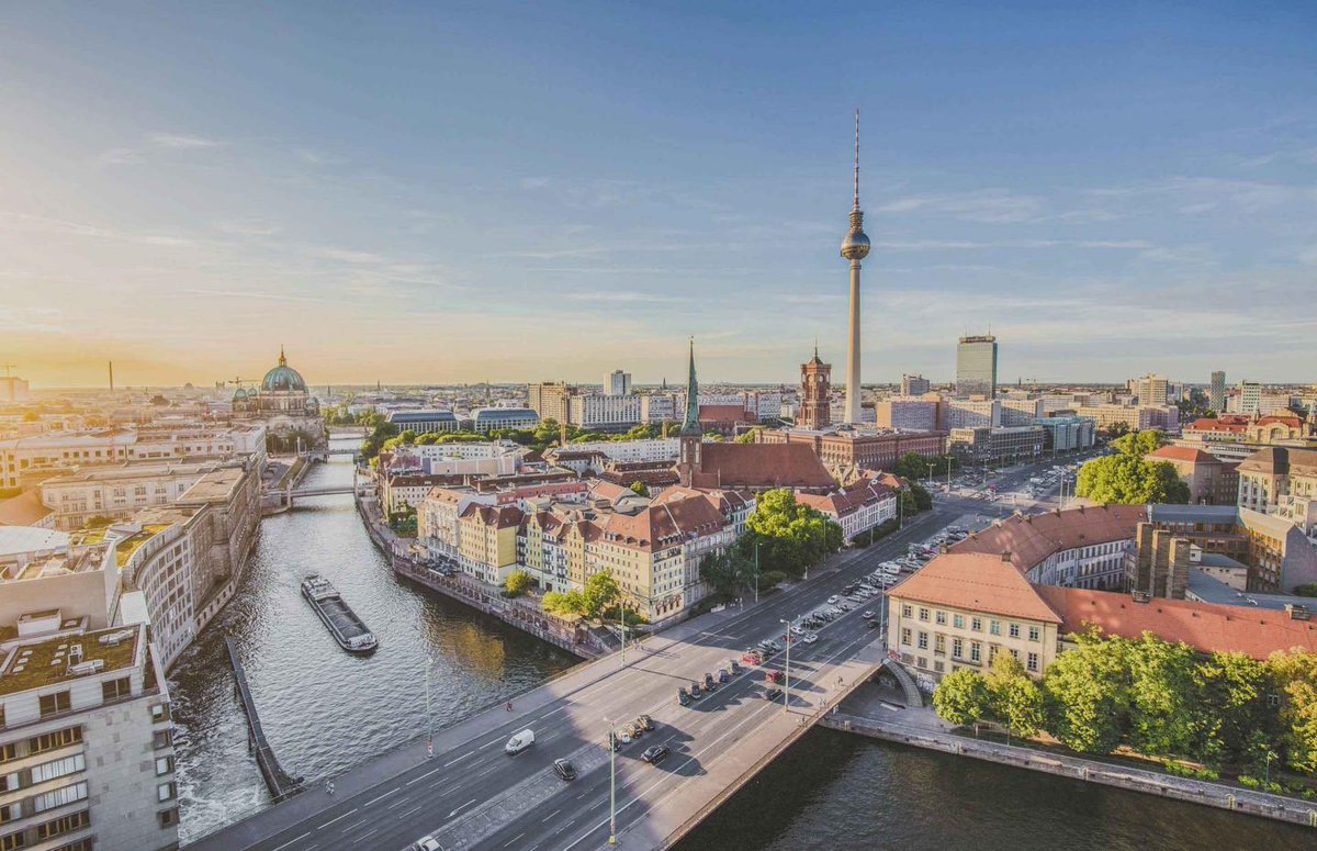 SeapowerSeries's tweet photo. Three of us spent a day in Berlin to discuss with local bridgehead crew ways to collaborate. Objective is harmonize the @ISPK_org work in Kiel & the German capital. #SWuD #EuropesStrategicChoices #ESC19 #KISS19 #BSSF19
Weather was slightly worse than on photo. https://t.co/ELYX6diNug