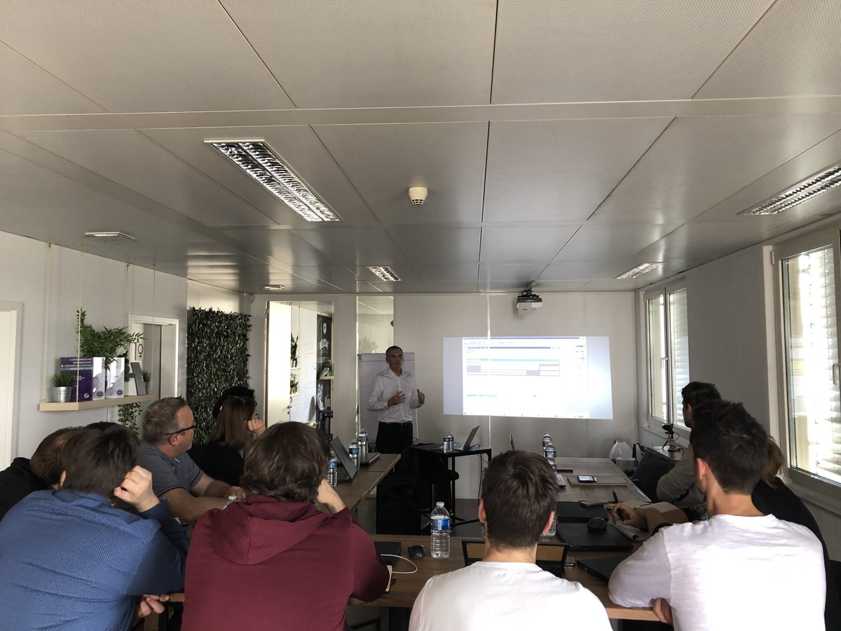 #UX Aujourd'hui nous recevons Guillaume Gronier, docteur en Psychologie Ergonomique et Senior Researcher au Luxembourg Institute of Science and Technology, pour une présentation rien que pour nous ! Sujet : Sensibilisation au #DesignUX aux équipes dirigeantes