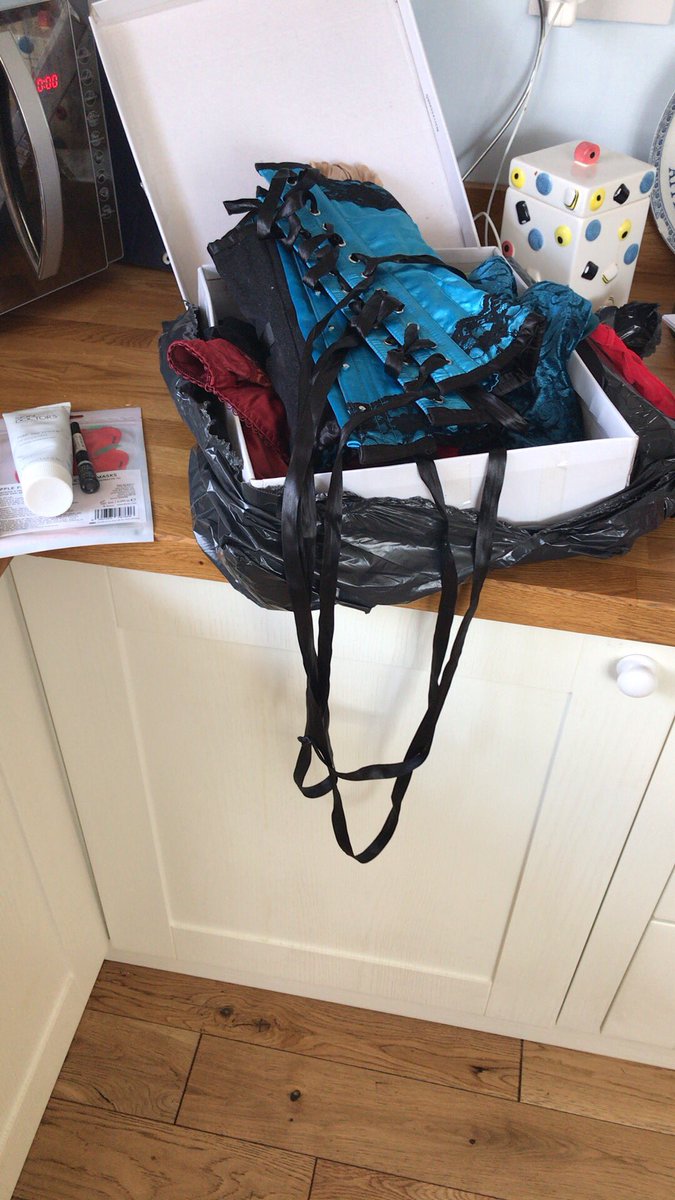 MiaOffici1's tweet photo. #sissykit #feminisation #distancetraining #purchasegoodies #worshipmiss another very spoilt sissy cd received her personal package with a bottle of Missβs own champagne too !! Why not follow suit ?! I accept PayPal and I always surprise ! https://t.co/pc1s1Hnm3a
