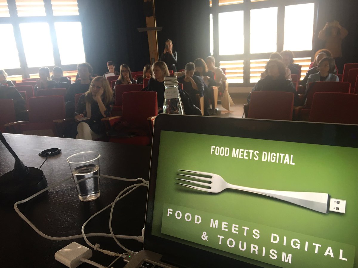 andreacasadeiVE's tweet photo. “Che belli che siete visti da qui !” Pronti per #DigitalfoodTrend ospiti di Fondazione E. Mach, raccontiamo la Trasformazione Digitale alle imprese agroalimentari trentine e le opportunità di finanziamento offerte dai bandi della CCIAA x i digital assesment #dmfood #visitrentino https://t.co/R09nG17NAo