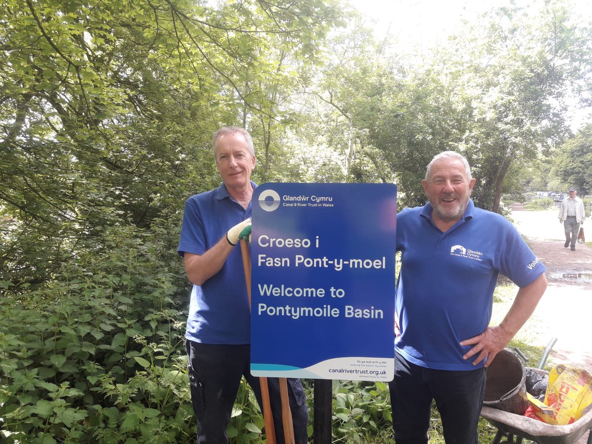 CRTWalesandSW's tweet photo. Here's our brilliant #volunteer work party erecting new signage at Pontymoile Basin on the Monmouthshire and Brecon Canal from yesterday! @CRTvolunteers #Wales #MonBrec #lifesbetterbywater https://t.co/YpKoTnsLPP