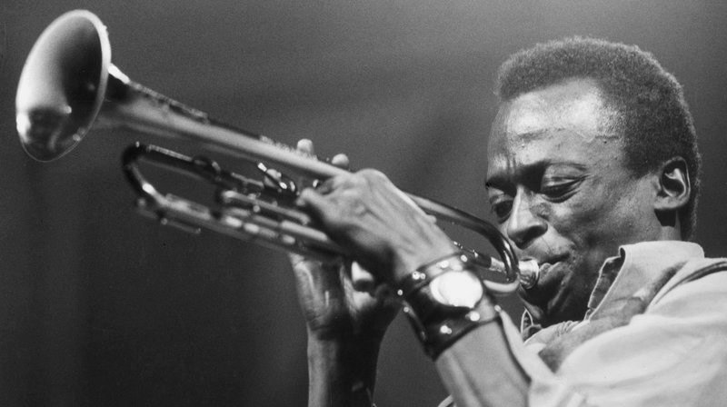 NSRT010's tweet photo. Duik tijdens #NSRT010​ in het leven van #MilesDavis​ en de geschiedenis van #BlueNoteRecords​ met twee geweldige nieuwe jazzdocu's in @LantarenVenster​! https://t.co/eztWI7v2K4 https://t.co/ve2i8TwTvm