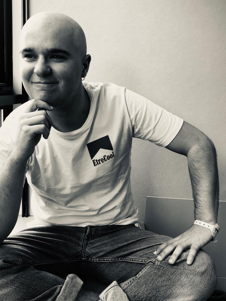hoodinizzz's tweet photo. Aujourd’hui, après 8 mois de combat, j’ai vaincu le cancer. Vive la vie 🖖 https://t.co/oxGl7A9PW0