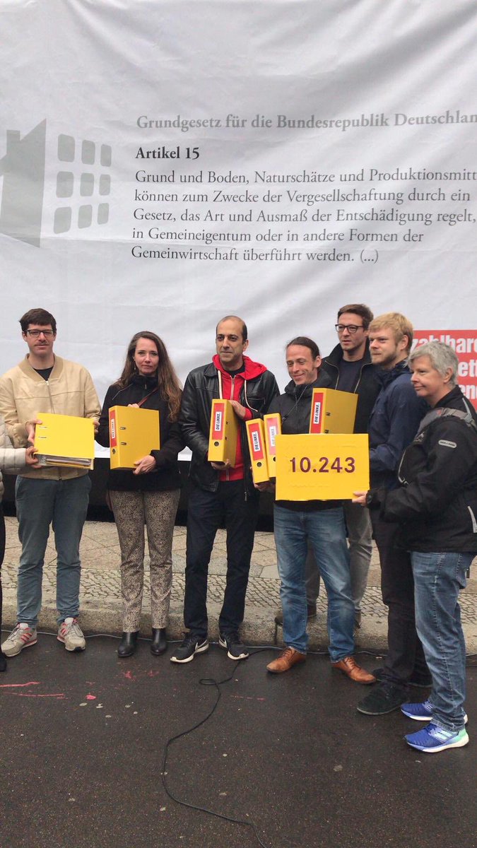 Unglaubliche 10.243 Unterschriften konnte @dielinkeberlin in den letzten Wochen für die Enteignung der Deutsche Wohnen & Co. sammeln. Natürlich auch mit Unterstützung ihres Jugendverbandes 😉✊ #DeutscheWohnenEnteignen #vergesellschaftung #art15 #artikel15 #Grundgesetz