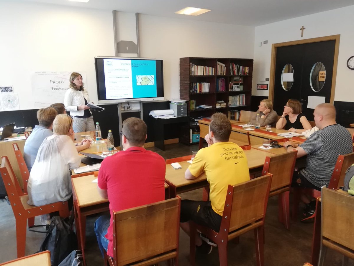 AmiciDiCometa's tweet photo. Final session for #day2 of @axxell_finland study visit concerns the school-job transition as managed and cared by the Cometa Career service led by our colleague Samuela Arnaboldi. Almost 90% of placement rate, thanks to a great team and our #WorkBasedGuidance model https://t.co/l00mOanOrF