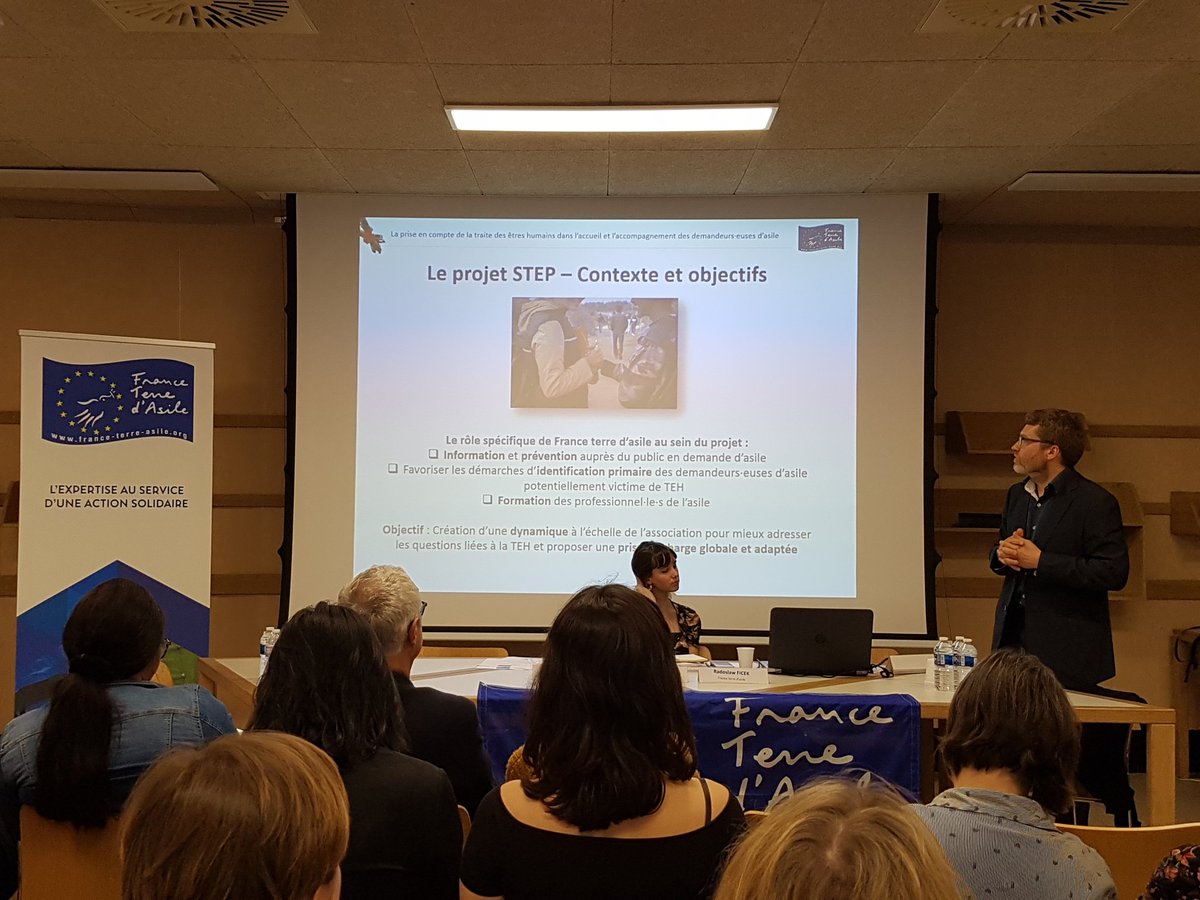 Franceterdasile's tweet photo. L'objectif du #projetSTEP : 1 meilleure prise en compte de la traite des êtres humains ds l'accueil et l'accompagnement des demandeurs d'#asile
En savoir + 👉 https://t.co/r1D18c0nM6
#HumanTrafficking #Europe https://t.co/ujZqchOGM4