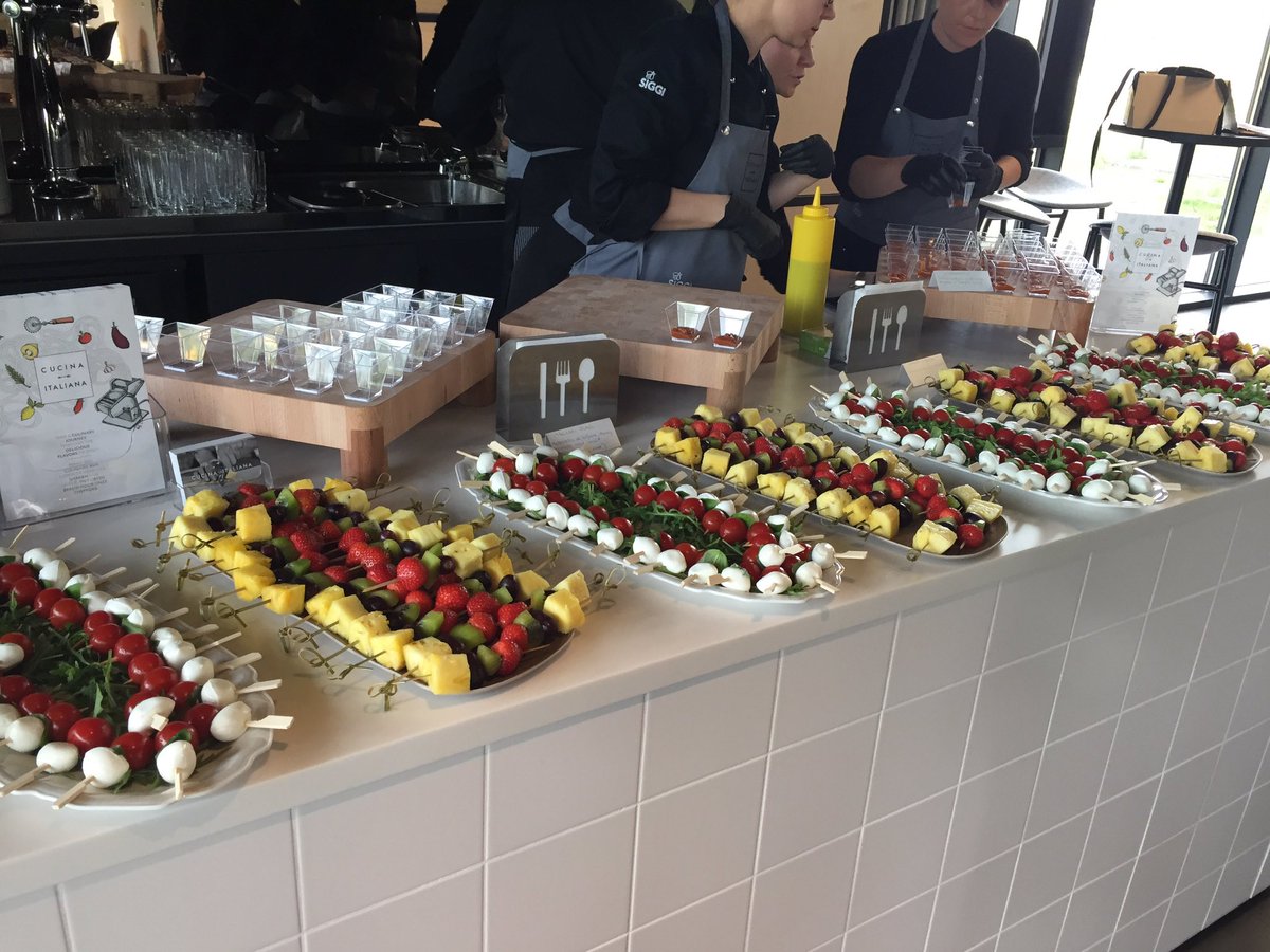 JohnKropman's tweet photo. Vanmiddag zijn we bij het #TECTasting event van #Fontys op de High Tech Campus georganiseerd door @JochemGoedhals en @NienkeFabries1. In het kader van Leven lang ontwikkelen Dit is alvast een voorproefje. #wijzijnfontys https://t.co/CqBXwC6ggi