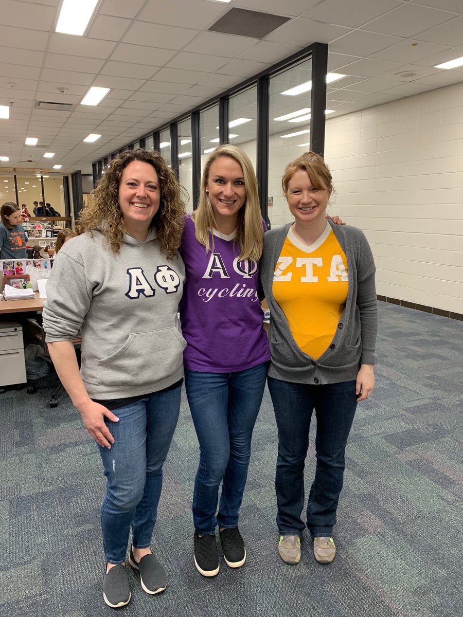 MathMrsKolo's tweet photo. Sorority/fraternity day! Happy senior week!! ⁦@BG_BlueCrew⁩ #thebisonway #oneBG https://t.co/nW2JgMBfnR