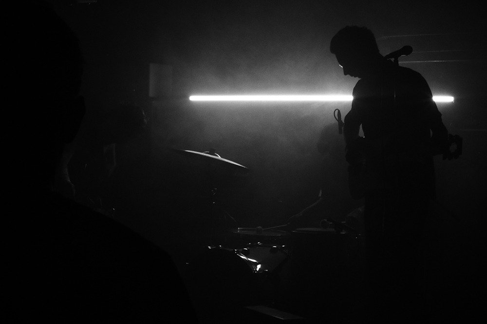 fullmoonmag's tweet photo. Jednota nechtěla drhnout kýlem o dno, takže @big_brave_, @wearebrutus, @MYDISCOMYDISCO a @5StL_cz s Tosiro nakonec zahráli ve #Fuchs2. Sugestivní fotky pořídila Su, více na webu: https://t.co/AE3cUB4k9O https://t.co/gKbYqE07R5