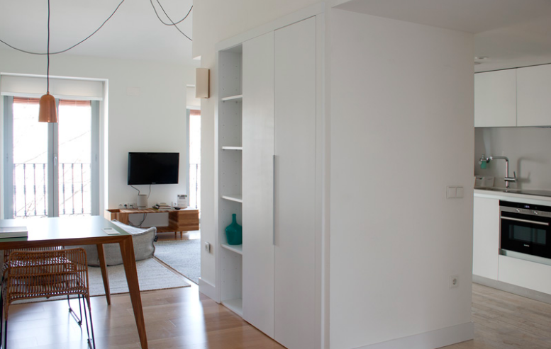 60balconies's tweet photo. #60BalconiesAtocha 
Nuestro apartamento 5ºD es un loft 🏠 de 55 m2 a doble altura que cuenta con 🛌 1 Cama doble y cuyo baño 🛀 es la única zona cerrada de la casa. 
Reserva ahora en ✔️ (+34) 91 755 39 26 ✔️reservas@60balconies.com 
https://t.co/jaoG5euDl2 https://t.co/AxnpnxPtp3