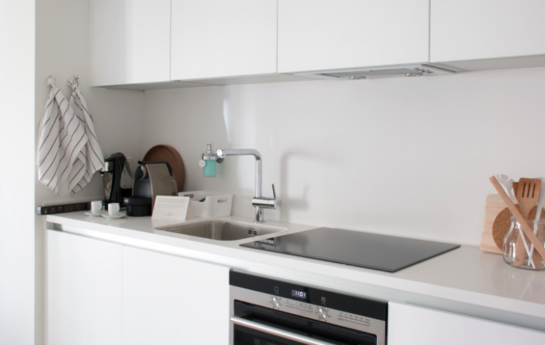 60balconies's tweet photo. #60BalconiesAtocha 
Nuestro apartamento 5ºD es un loft 🏠 de 55 m2 a doble altura que cuenta con 🛌 1 Cama doble y cuyo baño 🛀 es la única zona cerrada de la casa. 
Reserva ahora en ✔️ (+34) 91 755 39 26 ✔️reservas@60balconies.com 
https://t.co/jaoG5euDl2 https://t.co/AxnpnxPtp3