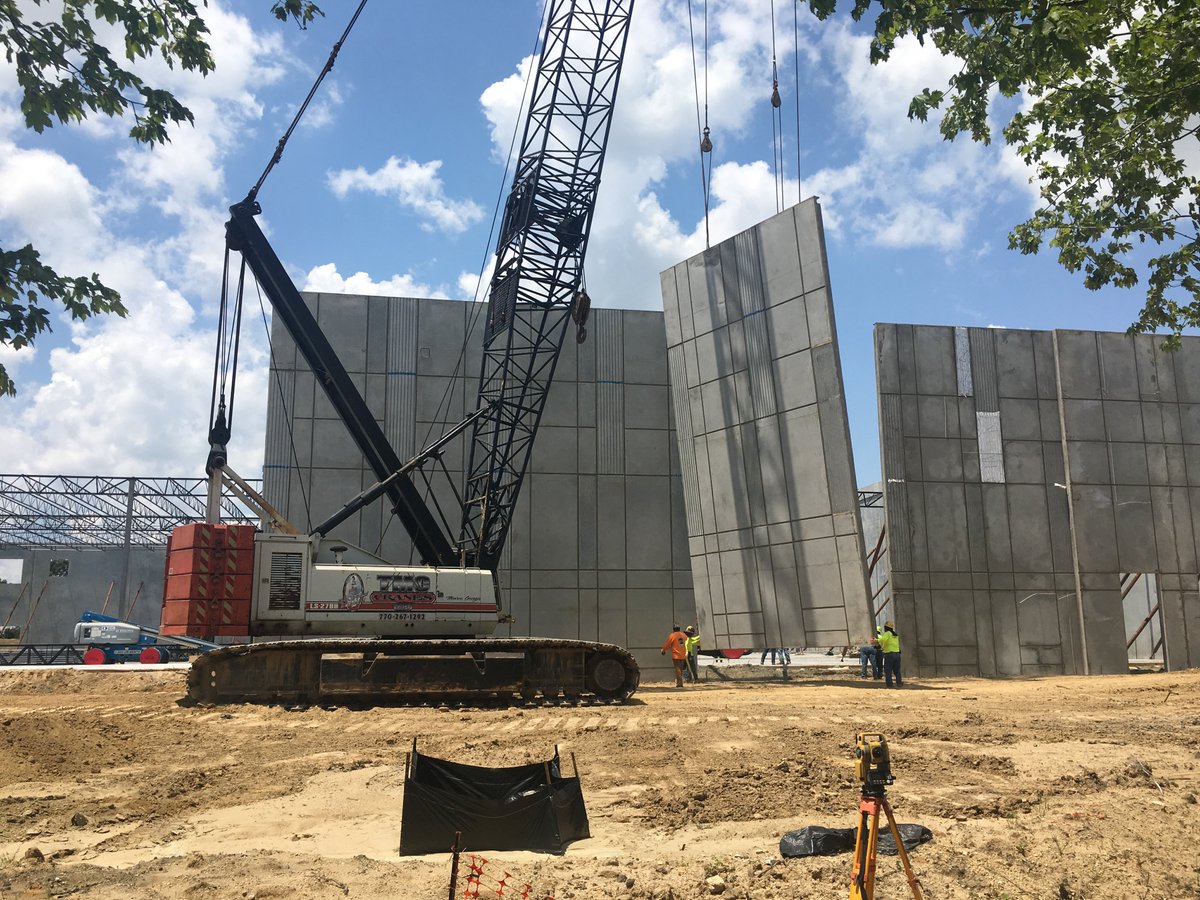 CrescentSocial's tweet photo. Check out the progress on Lakemont Logistics Center 1 in Fort Mill, SC. The walls are going up on our 150,000 square foot industrial building! #progress #raisetheroof #fortmill #bigcranes https://t.co/d6vw2cna1L