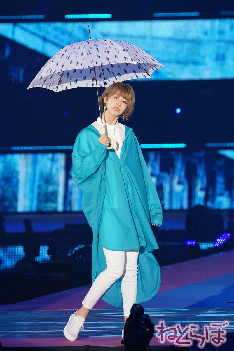 Kikka 土生瑞穂さんのランウェイレポ Opステージでは引き締まった へそ出し で会場を驚かせた土生さん パーカーを脱ぐセクシーなポーズ を披露した他 最後までファンに手を振ったりと優しい表情も見せました かっこいいしかわいい T Co