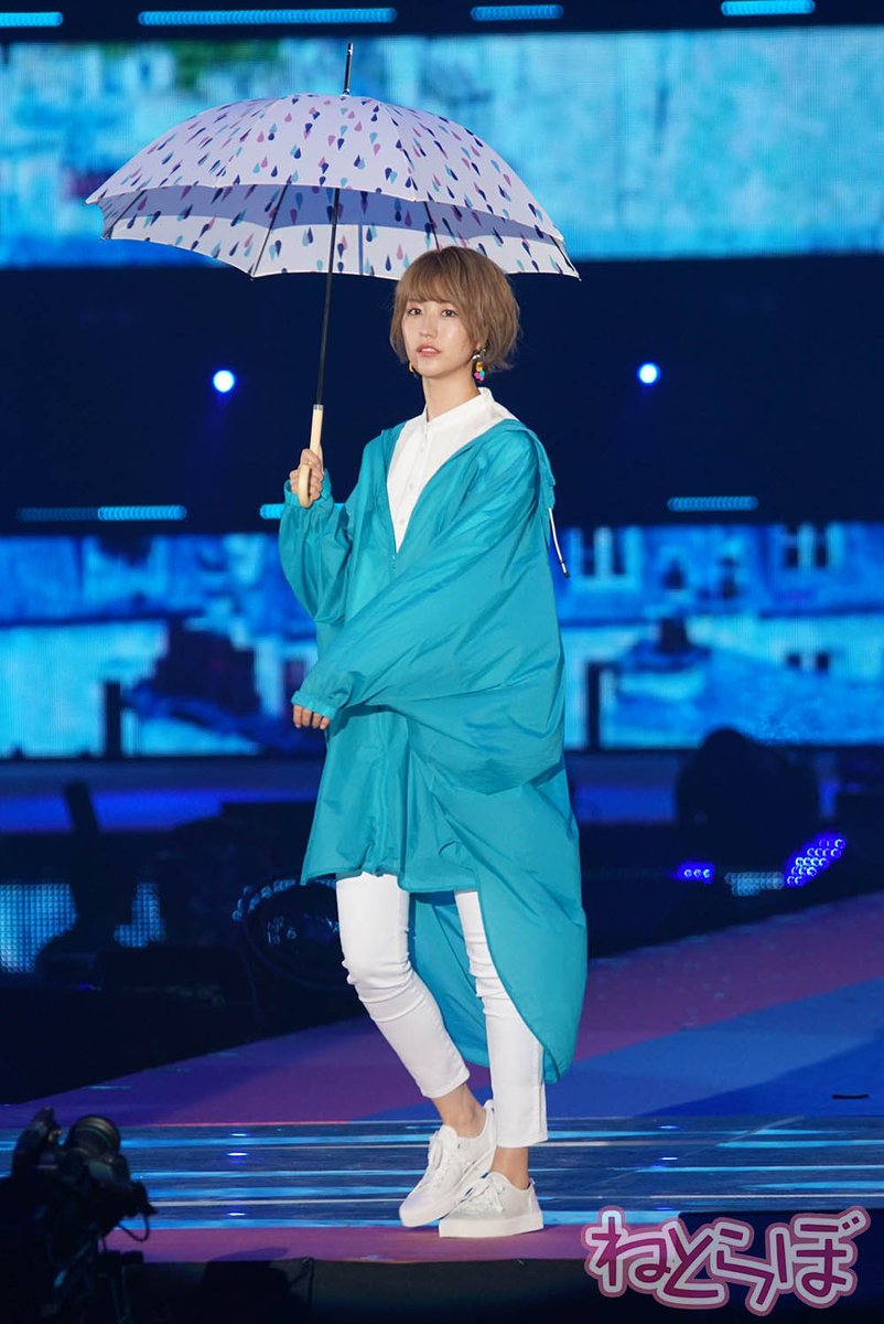 Kikka 土生瑞穂さんのランウェイレポ Opステージでは引き締まった へそ出し で会場を驚かせた土生さん パーカーを脱ぐセクシーなポーズ を披露した他 最後までファンに手を振ったりと優しい表情も見せました かっこいいしかわいい T Co