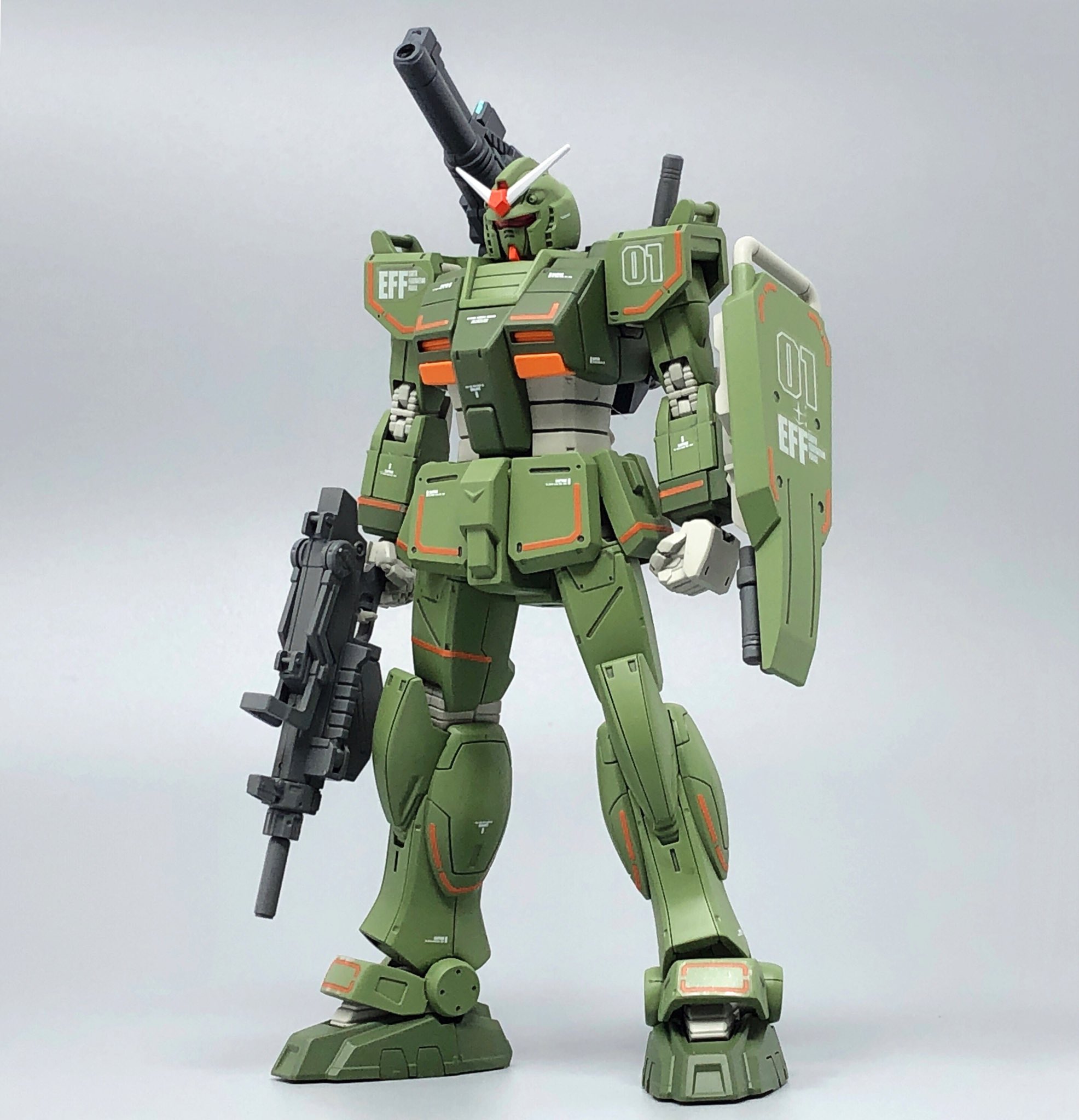 雪丸 Hg 1 144 局地型ガンダム 完成しました 足首部分を改修してカラーリング変更 フルアーマーに見えるけどフルアーマーじゃないガンダムですw ガンプラ T Co Gm9motynmk Twitter