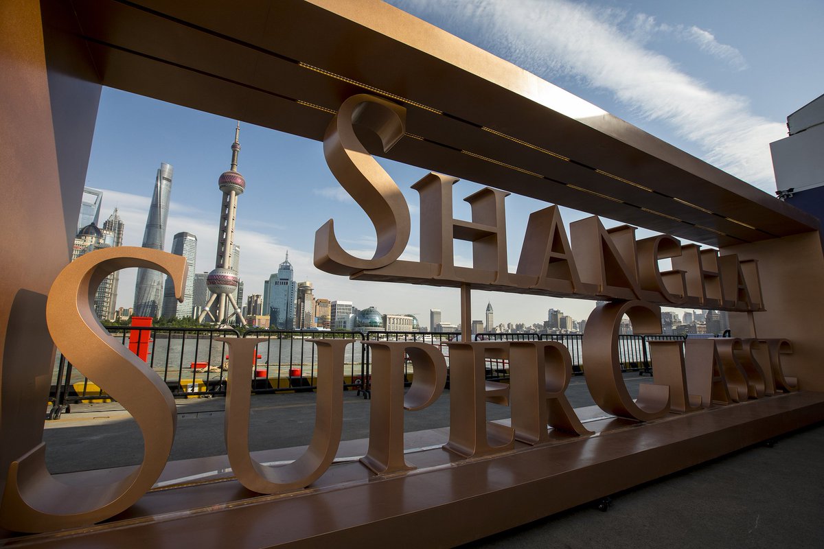 ShanghaiEye's tweet photo. The #ShanghaiSuperClassic exhibition at the International Cruise Terminal on the North Bund will run till June 24, gathering classic #cars and enthusiasts from all over the world. The exhibition is a fusion of automotive culture and contemporary art. #Shanghai #SSC #VintageCars https://t.co/Ylrzuu9qvb