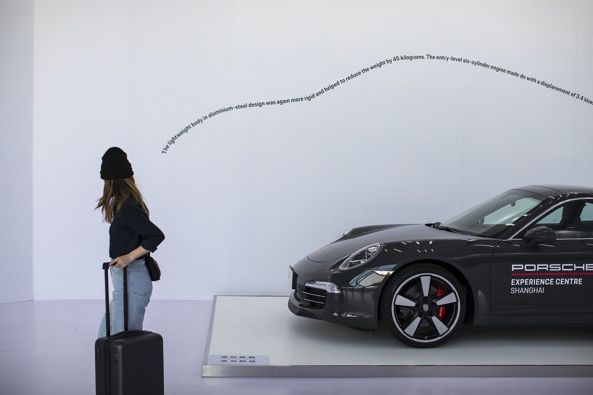 ShanghaiEye's tweet photo. The #ShanghaiSuperClassic exhibition at the International Cruise Terminal on the North Bund will run till June 24, gathering classic #cars and enthusiasts from all over the world. The exhibition is a fusion of automotive culture and contemporary art. #Shanghai #SSC #VintageCars https://t.co/Ylrzuu9qvb