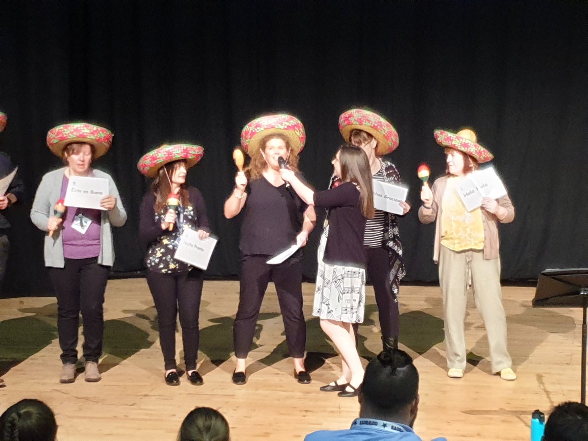 SinclairtownP's tweet photo. P7 fun at the Uke Fest 2019! ๐๐ป๐ถ๐ข #ukefest2019 #ukulele #keepstrumming https://t.co/XQ4l6mhNxm