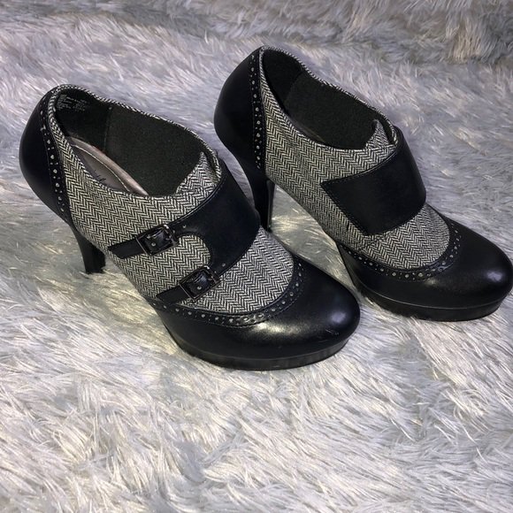 j_lez93's tweet photo. So good I had to share! Check out all the items I'm loving on @Poshmarkapp from @loliplop2006 @stach_allison @cindyhudd #poshmark #fashion #style #shopmycloset #dexflexcomfort: https://t.co/LkTwifADUF https://t.co/DjL7ka2H2e