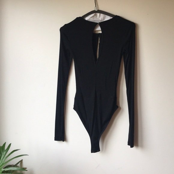 CaitlinClerque's tweet photo. So good I had to share! Check out all the items I'm loving on @Poshmarkapp #poshmark #fashion #style #shopmycloset #aritzia #zara #freepeople: https://t.co/eTN4TPOW4W https://t.co/8KTUoipmmo