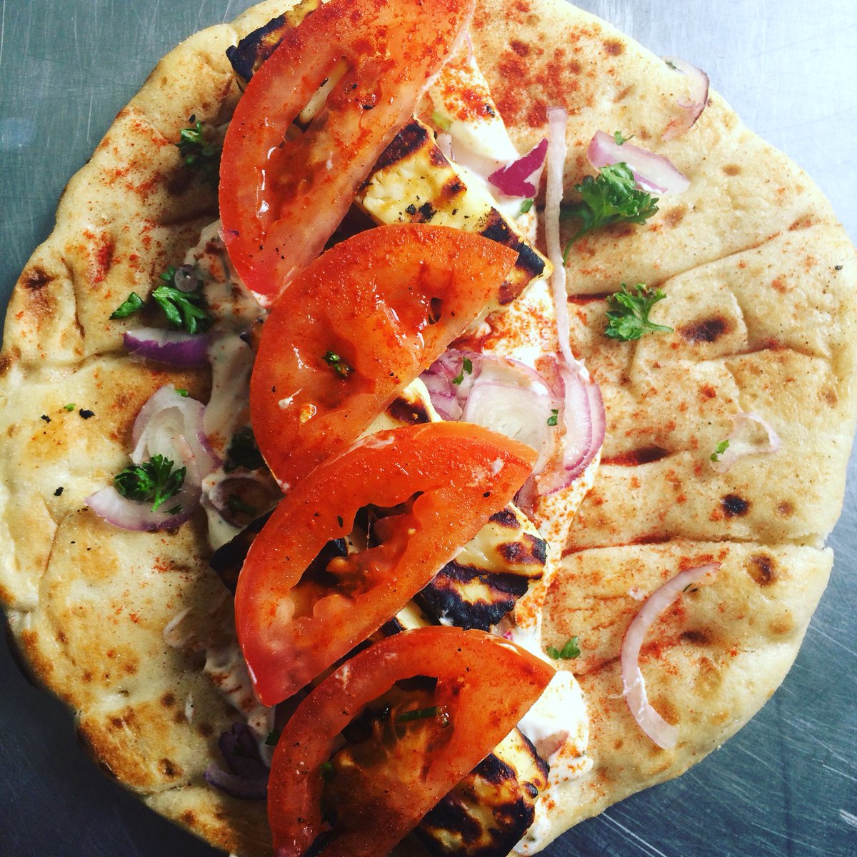 thegrillingreek's tweet photo. This week:
Thu: @LondonGherkin
Fri: @WIQlondon
Sun: @GALA_Festival
Mon: #JAMONRYE @KERB_ #vibes #souvlaki #fetachips #halloumi #streetfood #festival #music https://t.co/o3NYosp0mg