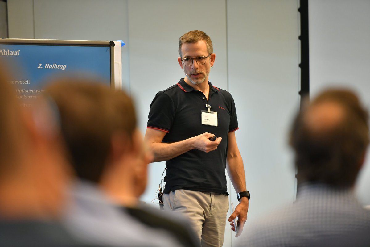 swissICT's tweet photo. Self designing team workshop by @IndyMueller and Martin Ineichen of @CSSVersicherung. #LASX #LeanAgileScrum #lean #agile #scrum https://t.co/7hY20AqHfw