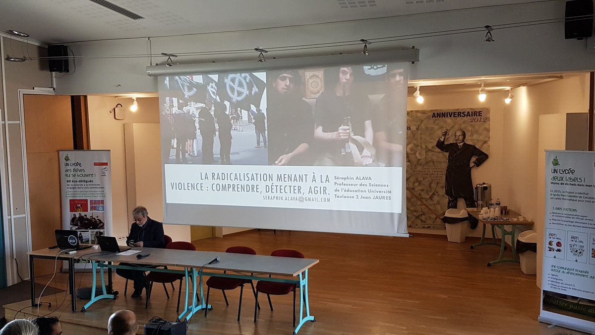 faroukaitouaret's tweet photo. Formation @acmontpellier sur la #radicalisation menant à la violence: comprendre, détecter et agir par @seraphinalava
#perdir2018 #perdir2019 https://t.co/MZSRmMGrbU