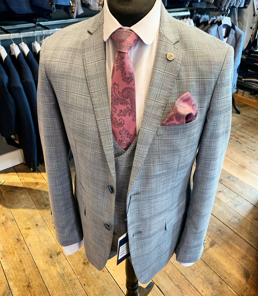 RevolverDN1's tweet photo. 🙌🏻 New suits 🙌🏻  
Whether you have a wedding to attend, a day at the races, a school prom on the way or another big event this Summer, then we have you covered!! Marc Darcy’s new summer collection of 3 piece suits and blazers/waistcoats in store now ☀️👌🏻 https://t.co/TRLiXkxuYm