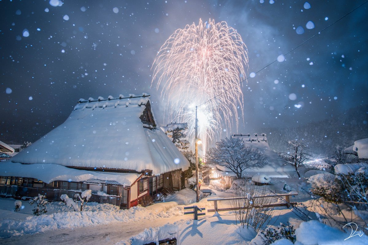 うさだぬ 京都写真 Pa Twitter 美山かやぶきの里 冬は毎年雪が降り積もる時期に雪まつりがあって 花火が上がったりするよ 雪の降る中の花火 綺麗なんだぜ 田舎という言葉を使わないで田舎を表現