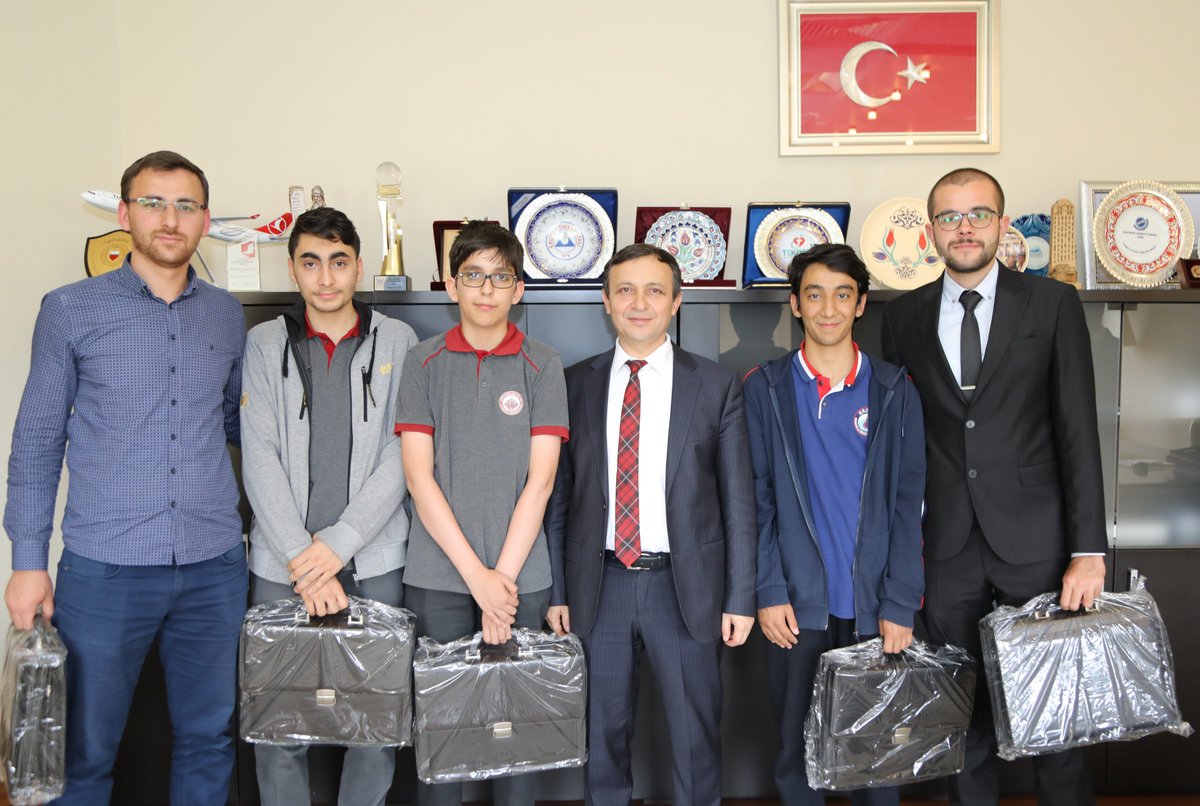 erciyes universitesi on twitter erciyes anadolu imam hatip lisesi proje okulu ogrencilerinden rektorumuze ziyaret haber icin https t co fpvsjanhls https t co pqo5h4wgas twitter