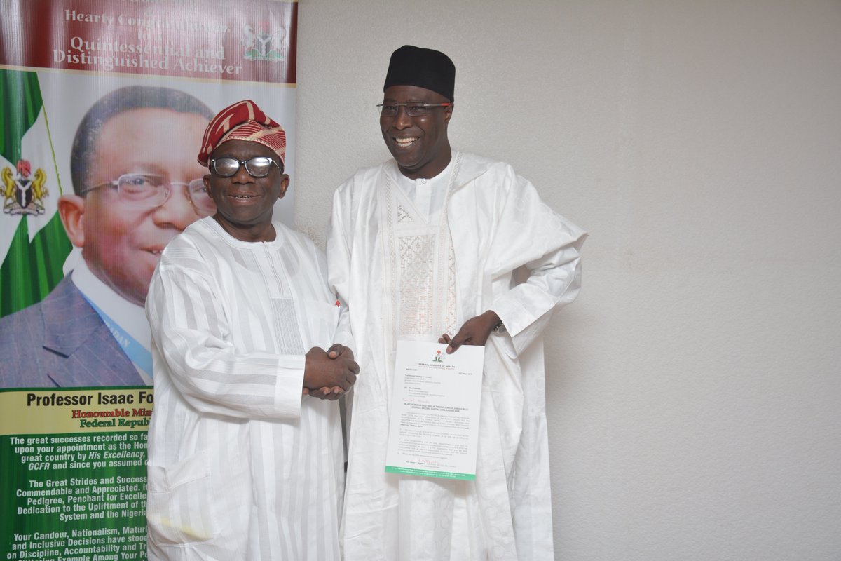 I had the pleasure of presenting letter of appointment as CMD, @Tweet_abuzaria Ahmadu Bello University Teaching Hospital, Zaria to Professor Ahmed Hamidu. I wish him well and also urge him to ensure that the hospital continues to deliver quality healthcare services to Nigerians.