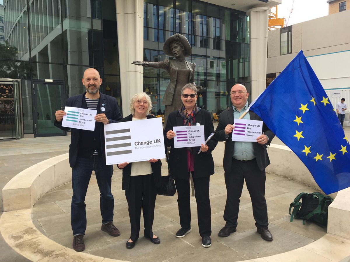 Campaigning in Manchester today in the shadow of Emmeline Pankhurst! Polls now show the majority of people want to #REMAIN in the EU. Vote Change UK tomorrow  to #RevokeArticle50 and have a #PeoplesVote! 

 @anncoffey_mp
<a href="/MarpleLeaf/">Michael Taylor 🇺🇦</a> <a href="/AndrewGraystone/">Andrew Graystone</a> 

@ForChange_Now