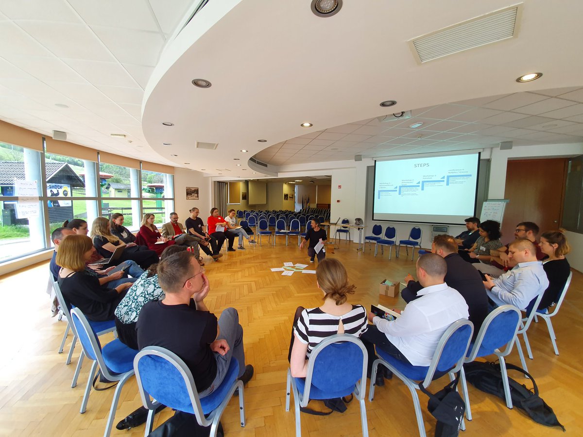 Just now we have started with parallel sessions at #EAYW! During the next two days, 36 contributors will share their innovative practices and discuss with participants  different realities of youth work! 😀🤓