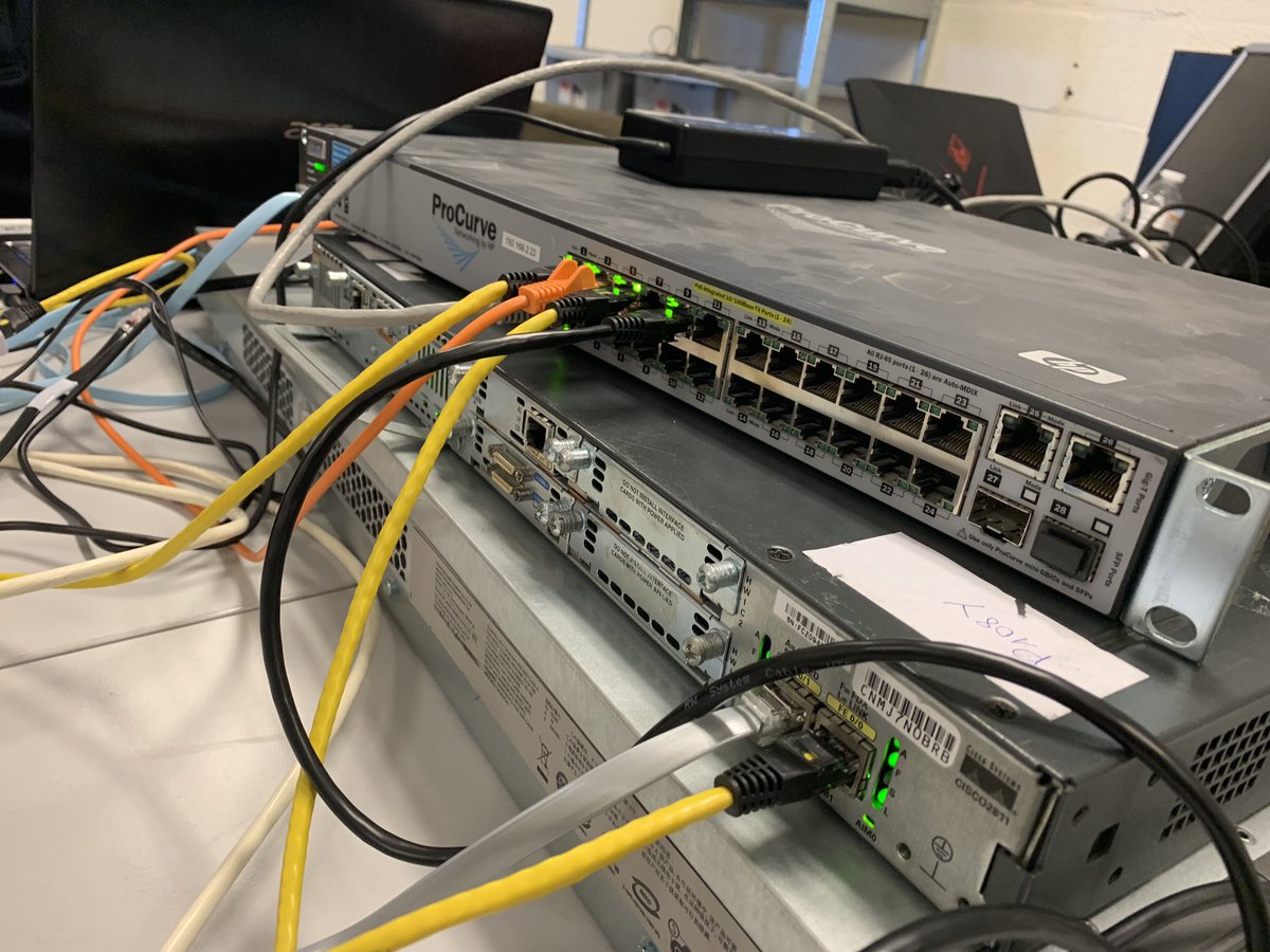 VerwimpRuben's tweet photo. Work in progress, dat was de tweet voor vandaag! 
De grote camera op school, de raspberry pi camera, de camera thuis en de pinguïn camera werken allemaal!
Nu nog toevoegen aan zoneMinder!
#itfactory #thomasmore #ccs #keuzeproject https://t.co/RaksssWp10