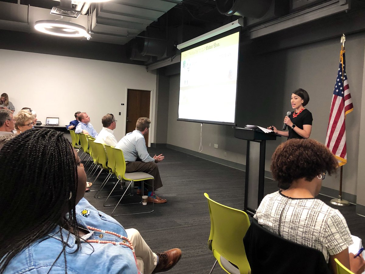 Jamie_Van_Pelt's tweet photo. Shoutout to the dynamic @TLHDowntown ED  @ESEmmanuelTLH giving a great presentation on the potential existing in our downtown core. 

The time is now for #TLH to take a BIG step forward y’all. 👊🏻 https://t.co/7coJJVeNnn
