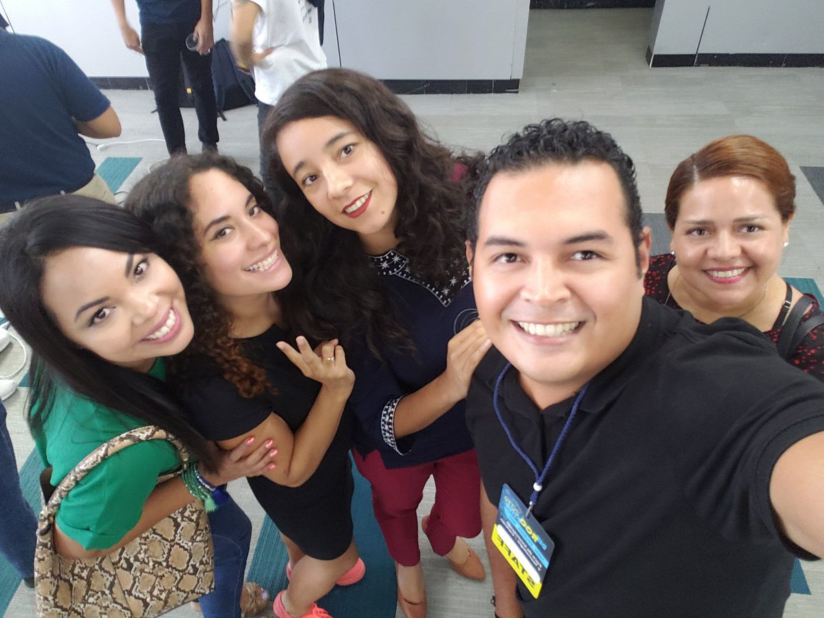 Wapaminike's tweet photo. Ropiendola en #DisRooptive con @ChinuraValdes @masyosare.
Mayo 21 2019 https://t.co/REkuYPiO9G