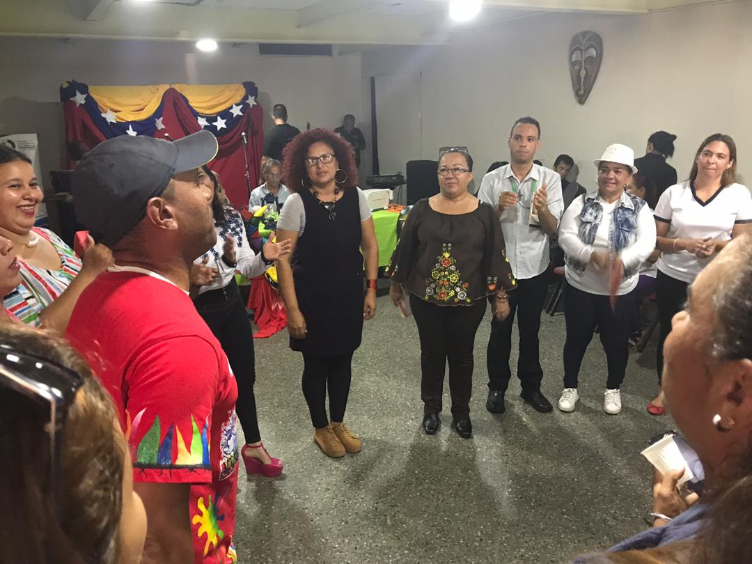 cen_araguaney's tweet photo. Enlaces educativos zulianos celebran II Encuentro de Gabinete Cultural #22May #LealtadDiálogoYPaz #TransformandoLaPractica  @NicolasMaduro @aristobulopsuv @RosangelaOrozco @MPPEDUCACION .@cenamec_centros @MaestraPatria @EducacionZEZ
https://t.co/qKBhXjEQbd https://t.co/629JBJsMCq