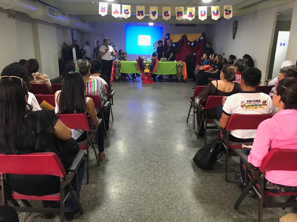 cen_araguaney's tweet photo. Enlaces educativos zulianos celebran II Encuentro de Gabinete Cultural #22May #LealtadDiálogoYPaz #TransformandoLaPractica  @NicolasMaduro @aristobulopsuv @RosangelaOrozco @MPPEDUCACION .@cenamec_centros @MaestraPatria @EducacionZEZ
https://t.co/qKBhXjEQbd https://t.co/629JBJsMCq
