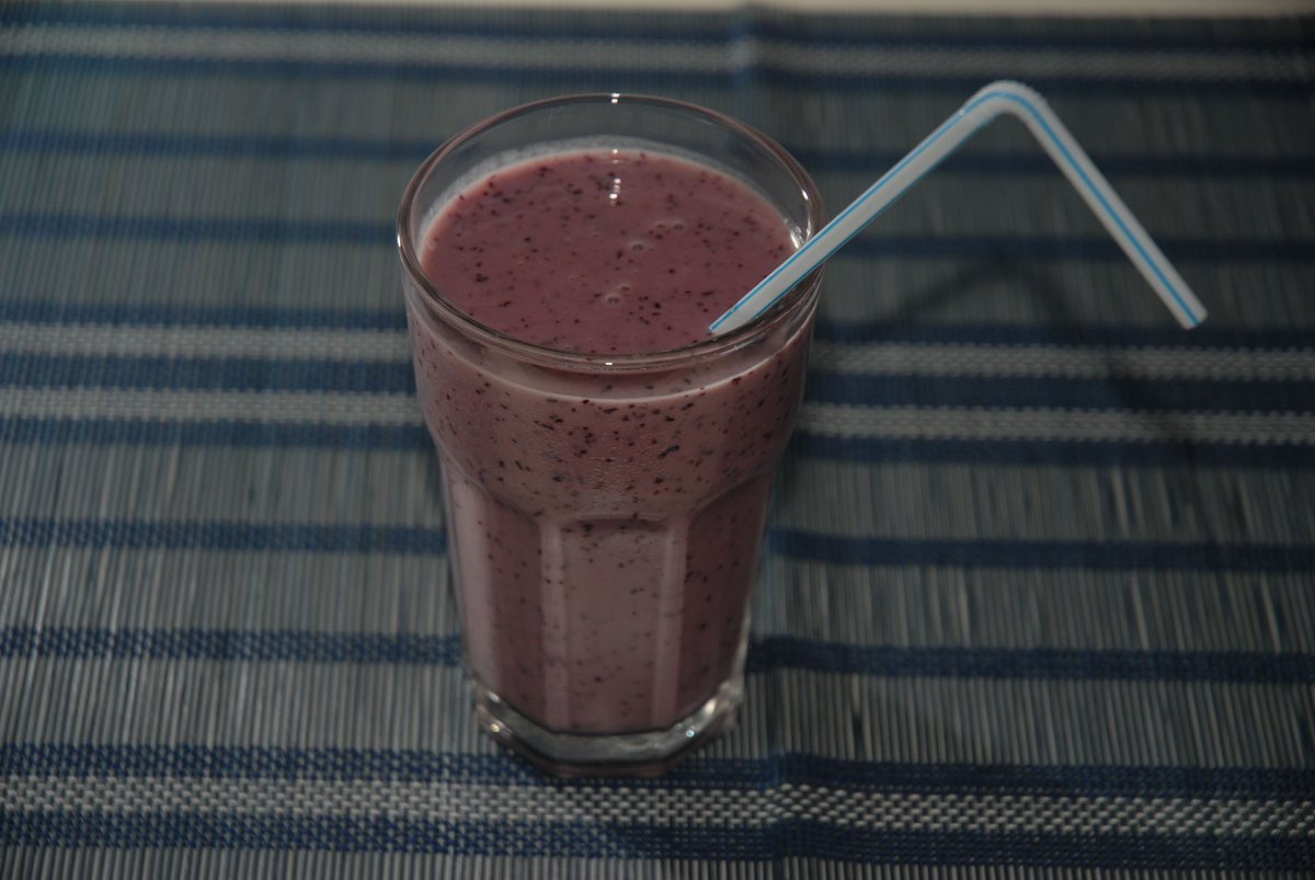 SnowlionAT's tweet photo. Viele wertvolle #Nährstoffe für ihre #Muskeln in einem schmackhaften #Drink. #Heidelbeer-#Bananen-#Smoothie mit #Honig
https://t.co/rh6hgGjzfB https://t.co/mgD12dCnFU