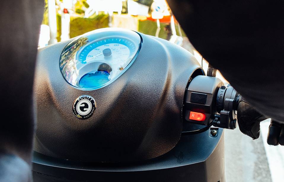 EccityMotocycle's tweet photo. " eccity vise à rendre les villes plus respirables grâce à l'utilisation accrue des scooters électriques" -->> On parle de nous sur le site @siliconcanals ! Jetez un œil 👁 : https://t.co/WLd9NXd0xV https://t.co/P4MoAfWx8J