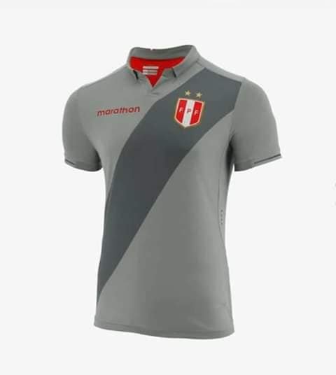 Manuddz's tweet photo. @MarathonPeru Está bonita la camiseta clásica, pero la alterna porque ese color? #MASHUMO nos quieren vender 😑😑😑 https://t.co/eqQ6Y3OaTz